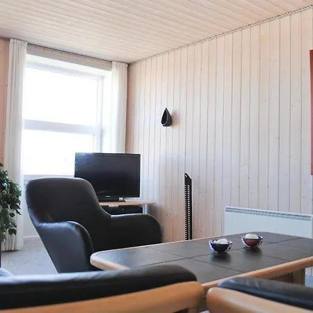2 Bedroom Cozy In Hvide Sande Apartamento